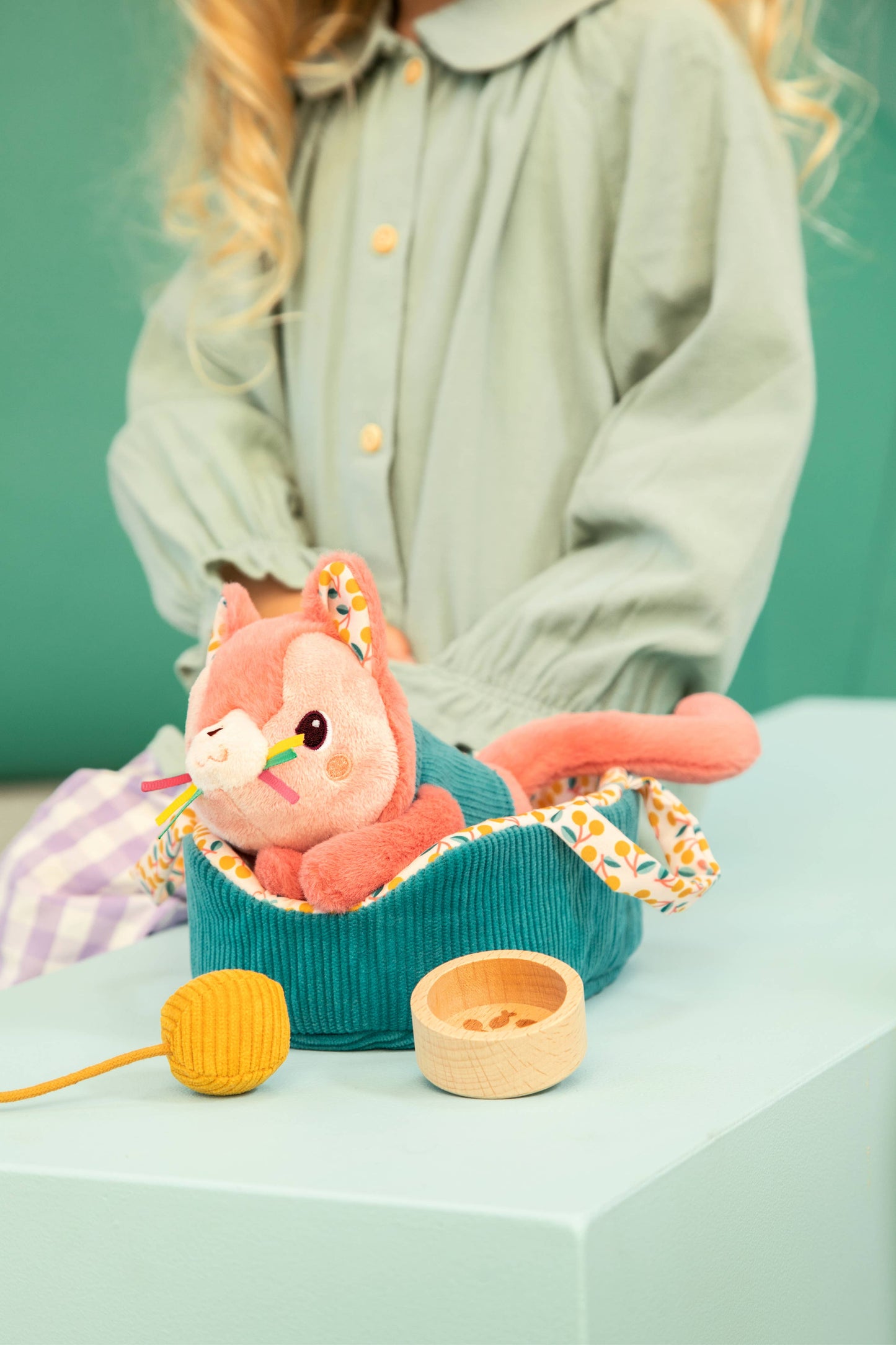 Juratoys - Jeanne Cat With Basket